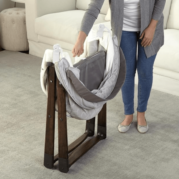 WOOD FOLDAWAY ROCKING BASSINET – INGENUITY